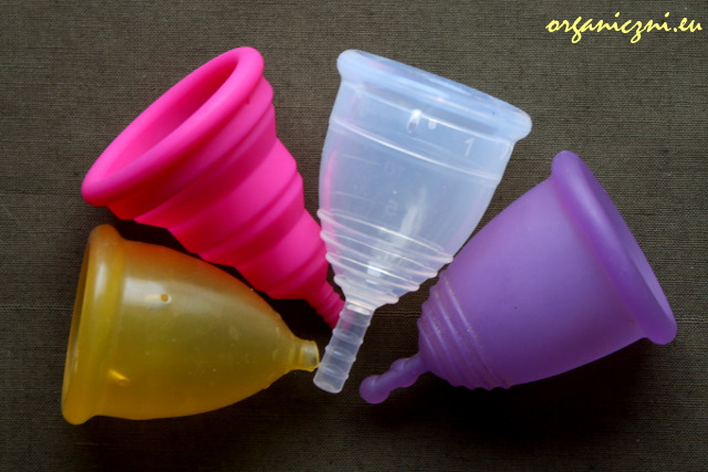 Porównanie kubeczków: różowy Lily Cup Compact, przezroczysty Yuuki, fioletowy MeLuna, żółty Lady Cup
