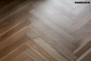 Nasze mieszkanie. Tam, gdzie się dało, mamy dębowy parkiet z lakierem wodnym.