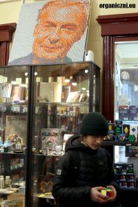 Stefan w sklepie z kostkami Rubika 